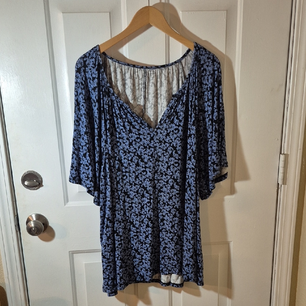 Lane Bryant Black With Blue Floral Tunic Sgirt Sleeves Size 26/28
